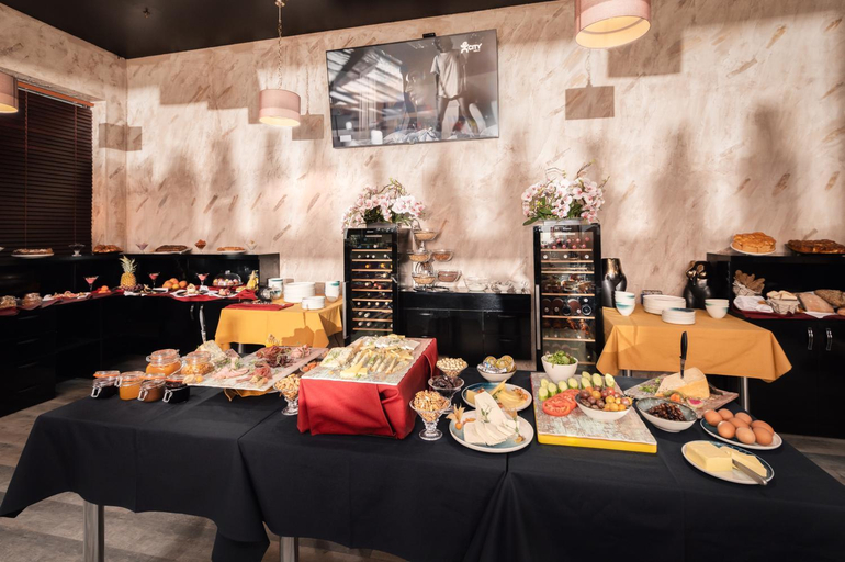Food & Drinks 5, Hotel Art Magus, Stolichna
