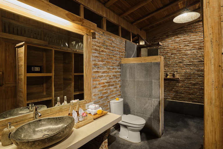 Bathroom 16