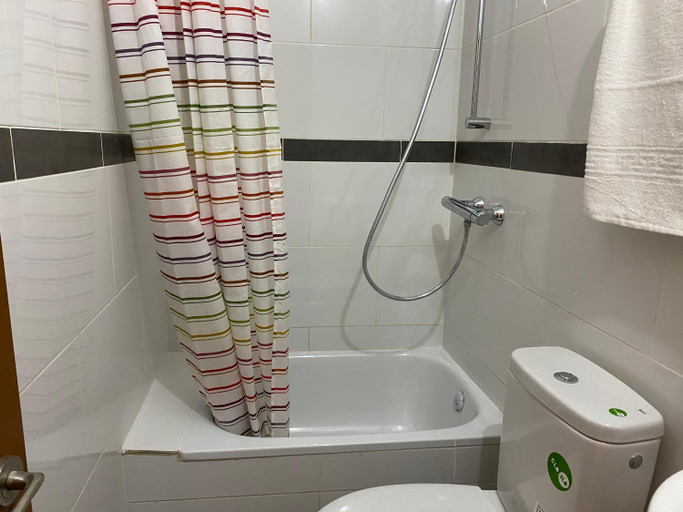 Bathroom 2, Hostal Granvia 628, Barcelona