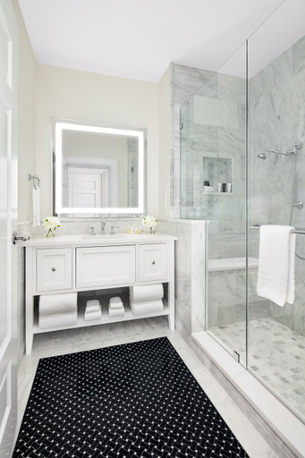 Bathroom 2, The Equestrian, Marion