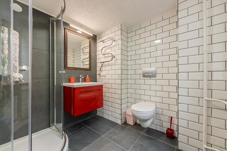Shower 2, Kyiv Saksahanskoho Apart Hotel, Holosiïvs'kyi