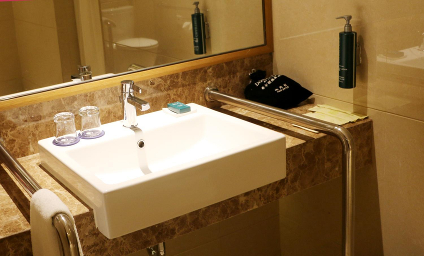 Bathroom 4, DoubleTree by Hilton Jiaxing, Jiaxing