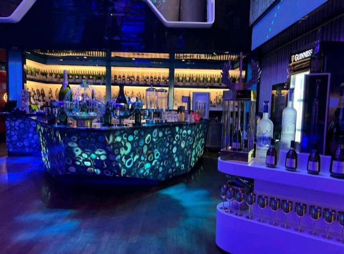 Food & Drinks