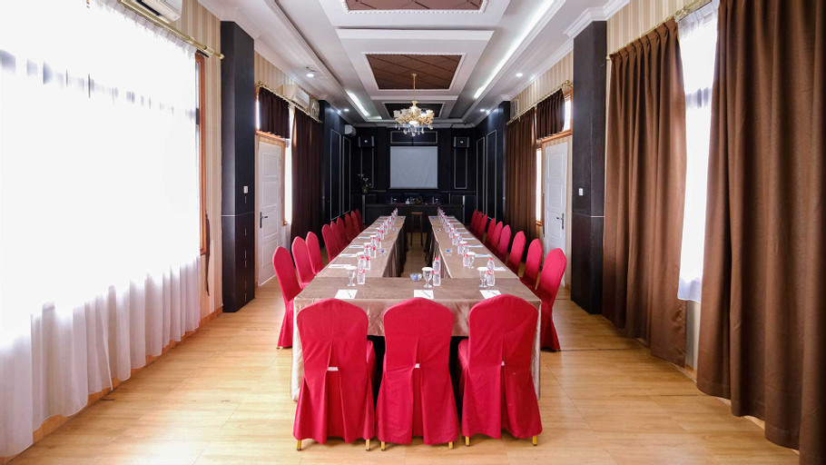 Business Facilities 17