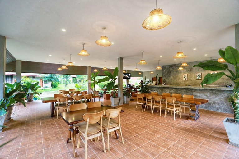 Food & Drinks 4, The Liveliwoods, Phanom