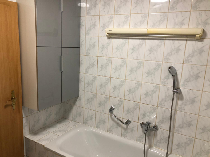Bathroom 4, Pension Miranda, Kelheim
