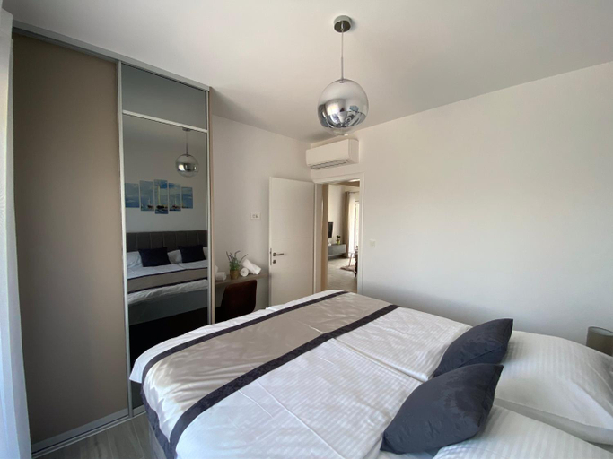 Others 3, Villa Tragurium, Trogir