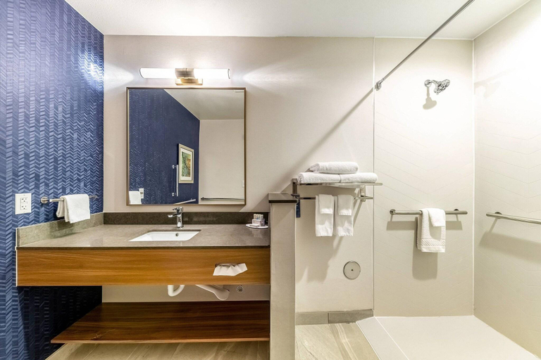 Bathroom 14