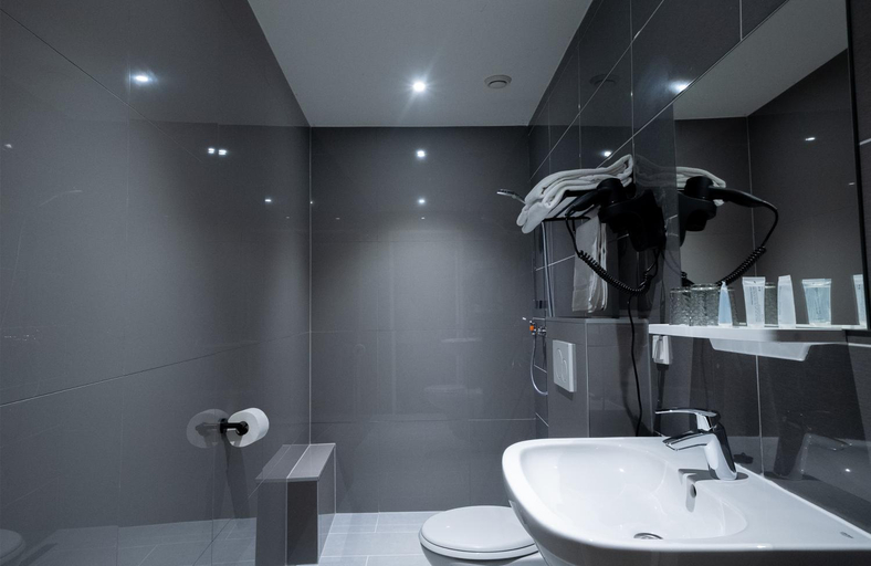 Bathroom 4, MA Airport Hotel Hoofddorp, Haarlemmermeer