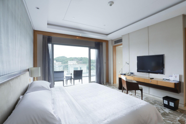 Bedroom 16