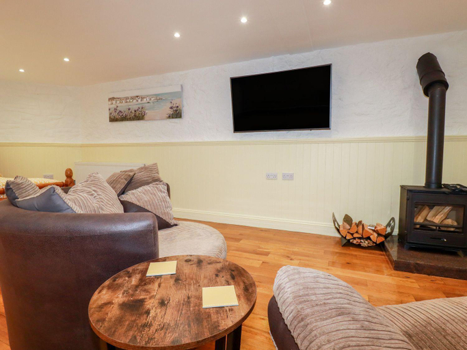 Others 5, Carew Lodge & Loft, Cornwall