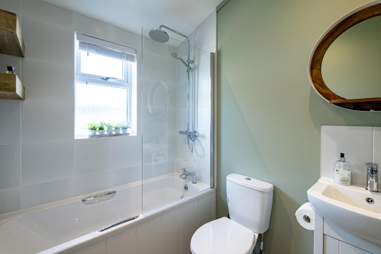 Bathroom 2, Edge of Padstow, 2 bedroom luxury lodge, Cornwall