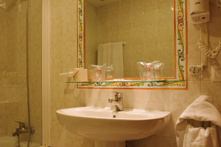 Bathroom 3, Hotel Dunas Puerto, Cádiz