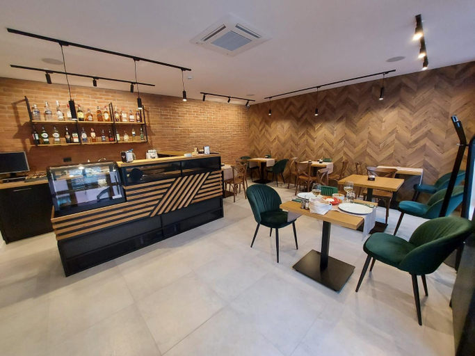 Food & Drinks 4, Hotel House K21, Stolichna
