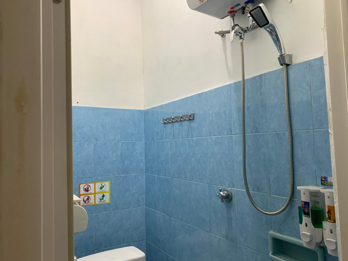Bathroom 14