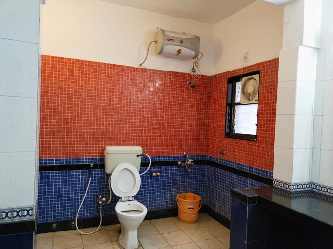 Bathroom 3, Hostel Lifespace- Garden Bungalow with Pods, CoWork & Cafe, Pune