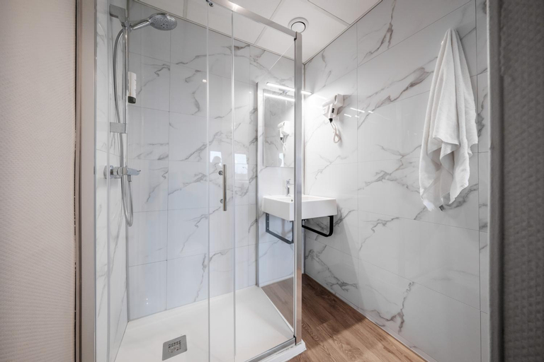 Bathroom 7