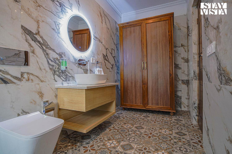 Bathroom 3, StayVista at Pineview @ Albert Estate, Dehradun
