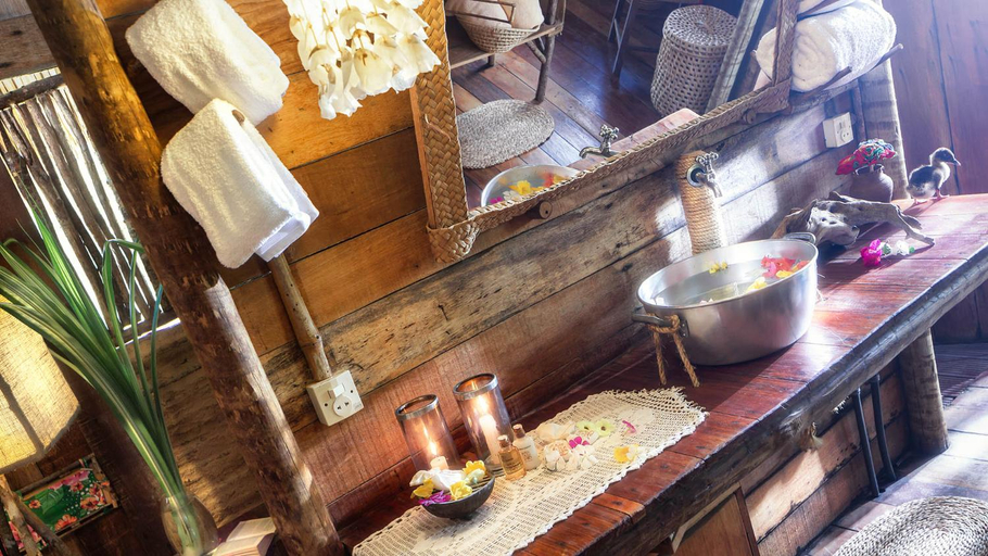 Bathroom 5, Rancho do Peixe, Cruz