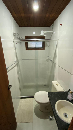Bathroom 2, Canoa Abraao, Angra dos Reis