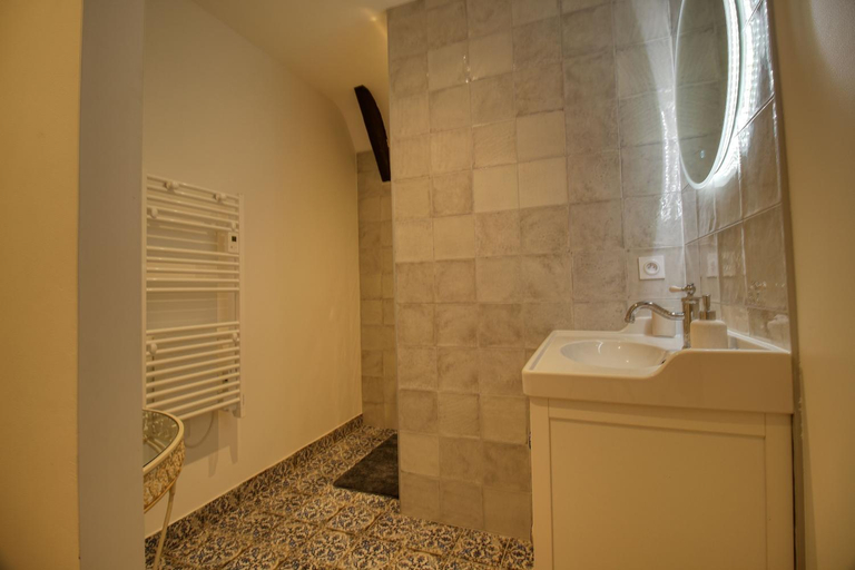 Bathroom 3, KERBELEG, ferme-manoir du XVe siecle, chambres grand confort, Finistère