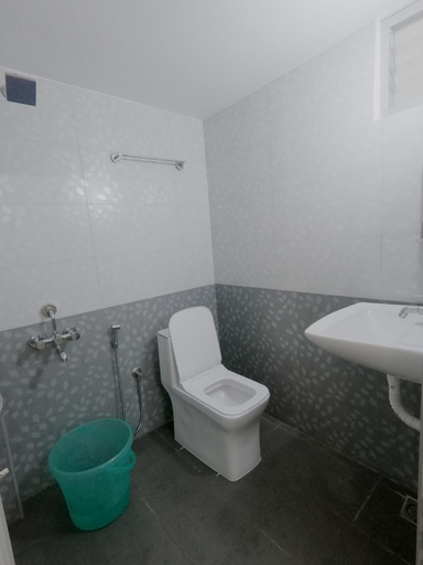Bathroom 2, LE SUNSHINE RESIDENCY, Puducherry
