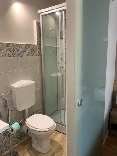 Bathroom 3, Fieschi Rooms, Genova