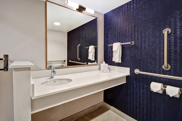 Bathroom 22