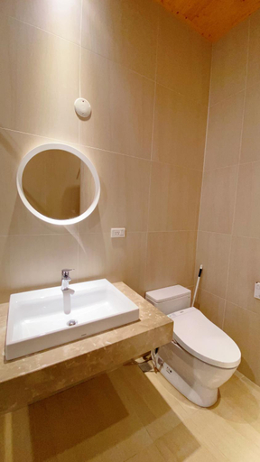 Bathroom 4, Hills and Valleys, Hualien