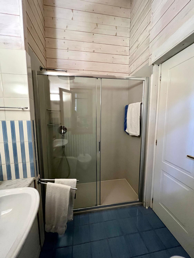 Bathroom 4