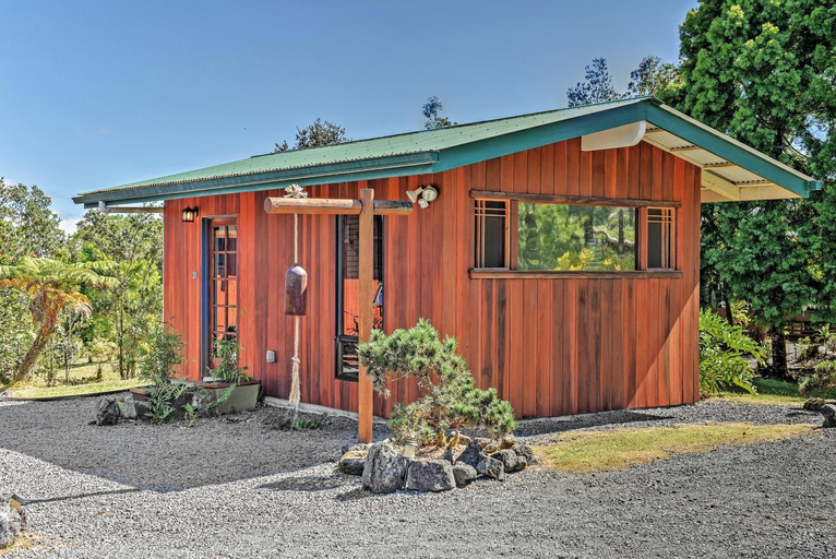 Cozy Volcano Studio with Phenomenal Rainforest Views, Hawaii