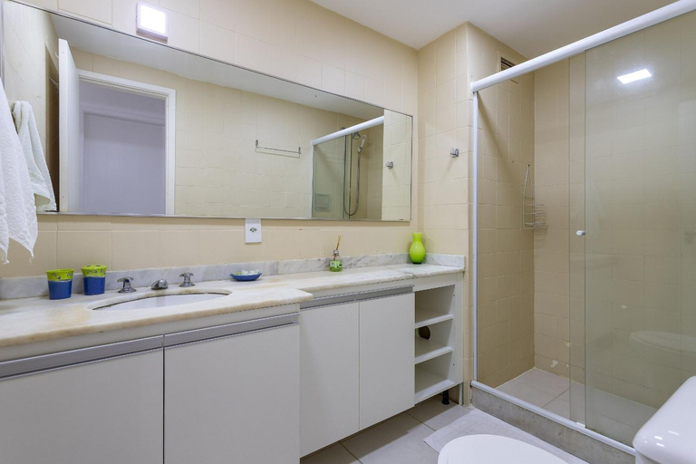 Bathroom 5, Rental Home Barra Palace Vista para o mar, Rio de Janeiro