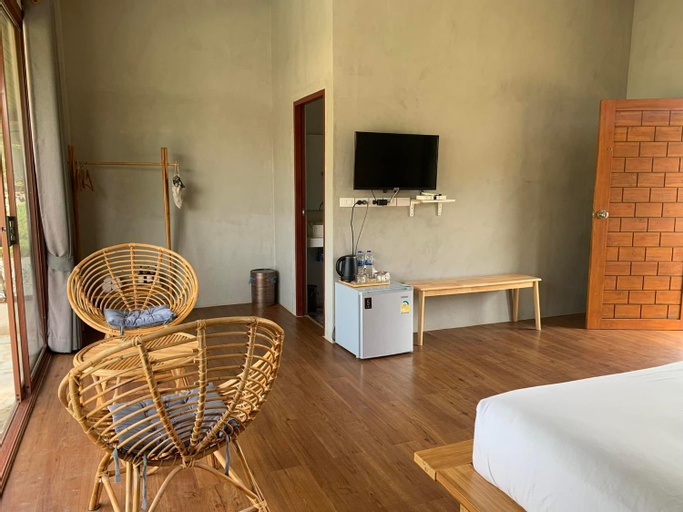 Bedroom 2, The Liveliwoods, Phanom