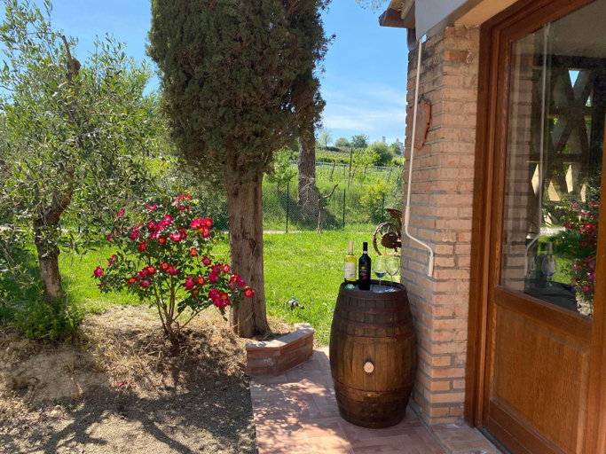 Public Area 2, Tenuta Sovestro, Siena