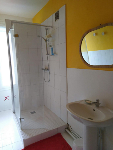 Bathroom, Entre Meuse et foret, Ardennes
