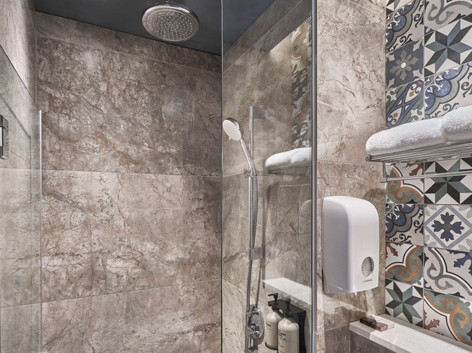 Bathroom 5, Mercure ICON Singapore City Centre, Singapore