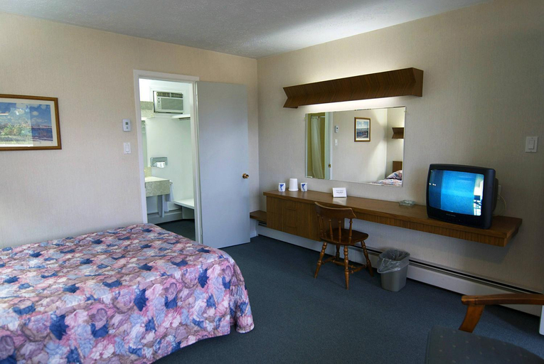 Bedroom 3, Daigle Motel, Madawaska