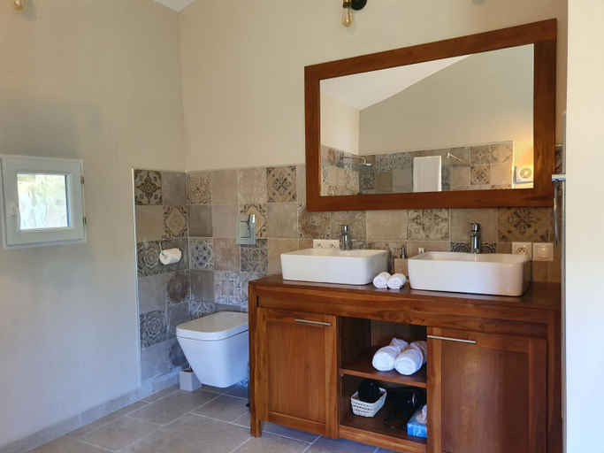 Bathroom 1, L'Ermitage de Saint-Bardoux, Drôme
