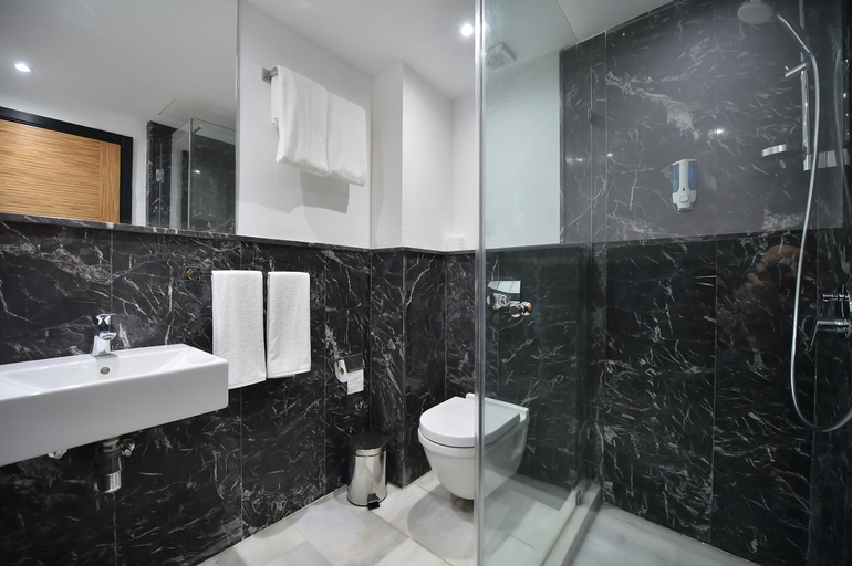Bathroom 4, Le Yacht Suites Hotel, Casablanca