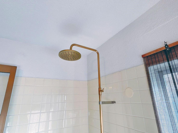 Bathroom 12