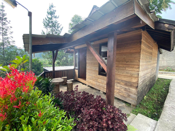 Exterior 4