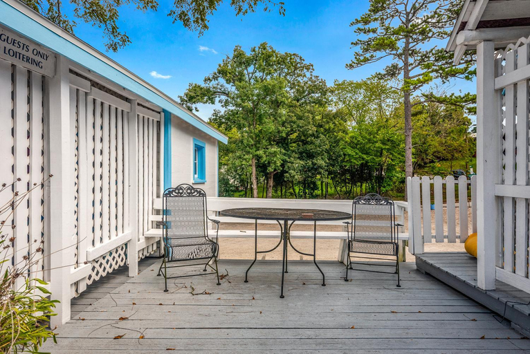 Others 5, Log Cabin Inn, Carroll