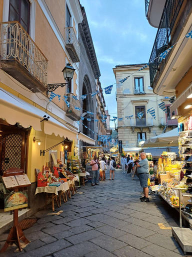 Others 5, Holiday in Naples Vacanze Napoletane, Napoli