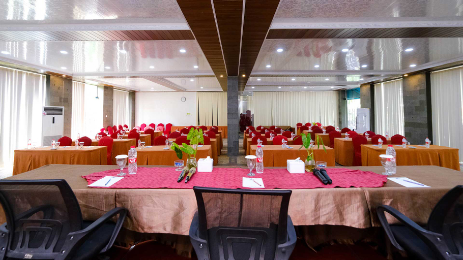Business Facilities 16