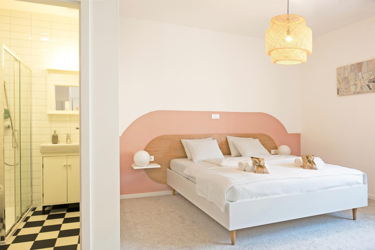 Others 3, Annie's Bed&Breakfast, Zagreb
