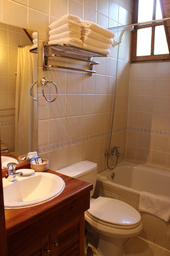 Bathroom 4, Malalhue Hotel, Cautín