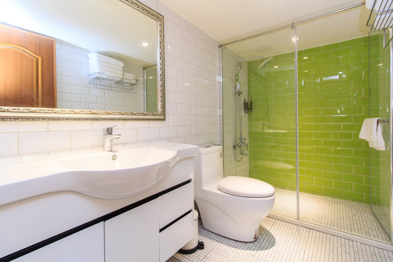 Bathroom 2, Qing Ping Jn Humanities Hall, Yilan
