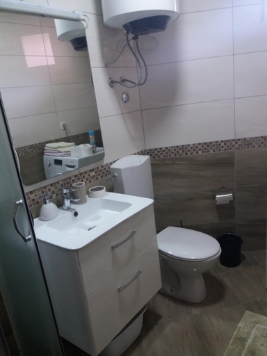 Bathroom 2, Apartments Peranovic