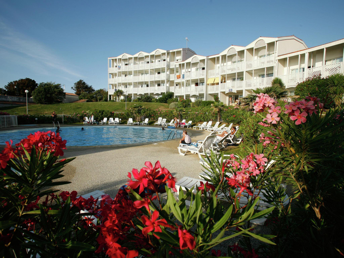 Apartment with sea or pool views, Charente-Maritime