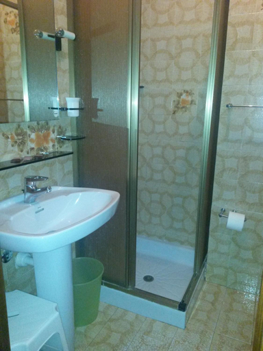 Bathroom 3, Residence Stella Maris, Savona